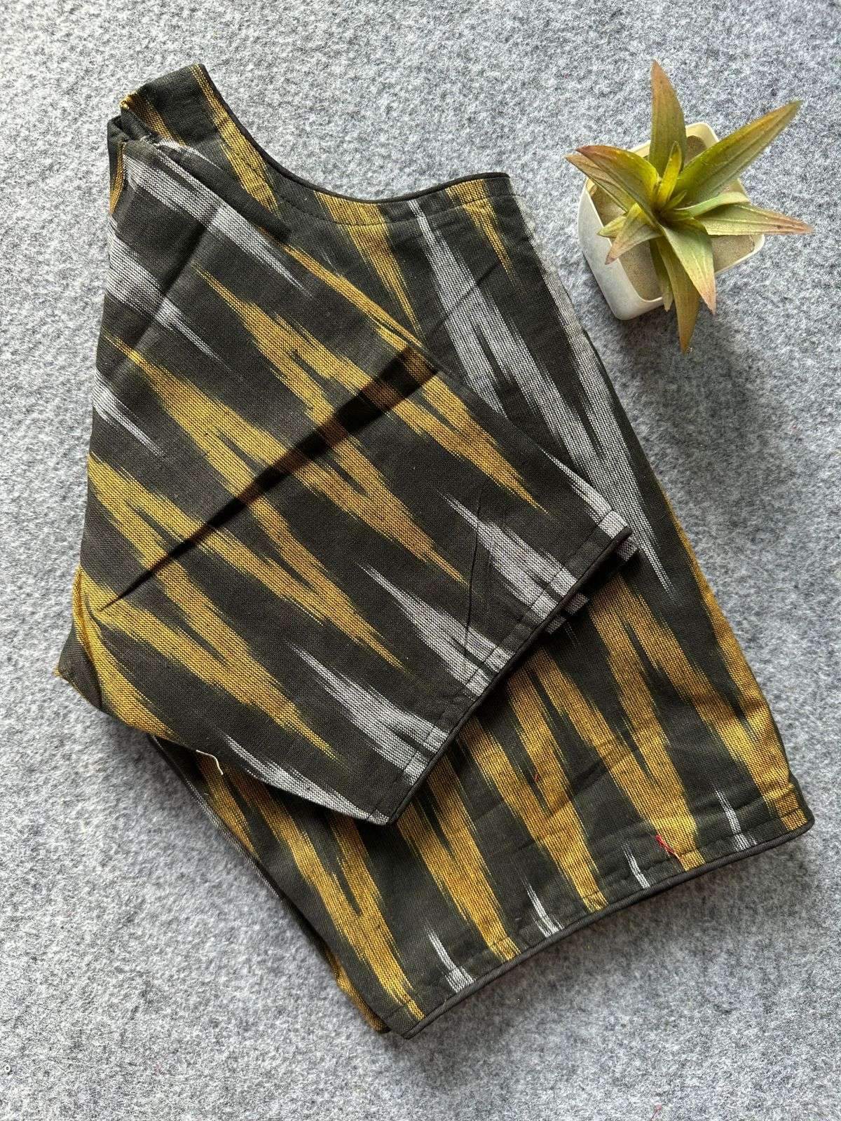 No padded Ikkat print on Handloom Cotton fabric with Boat Ne...