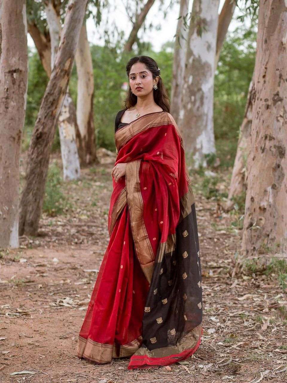 SOFT AND CLASSIC LILAN FANCY AND JOYFUL FABRIC SAREE WHOLESA...