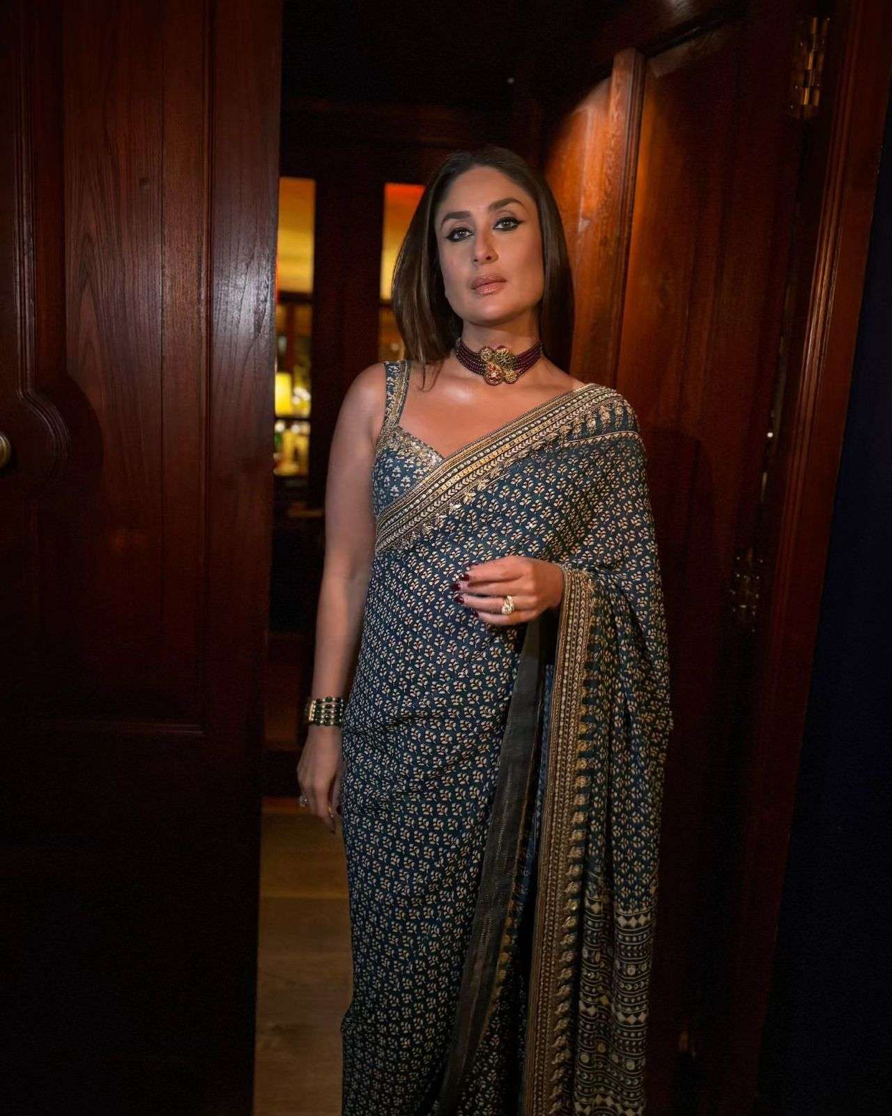 kareena kapoor khan wear The sparkling beauty of this Soft C...