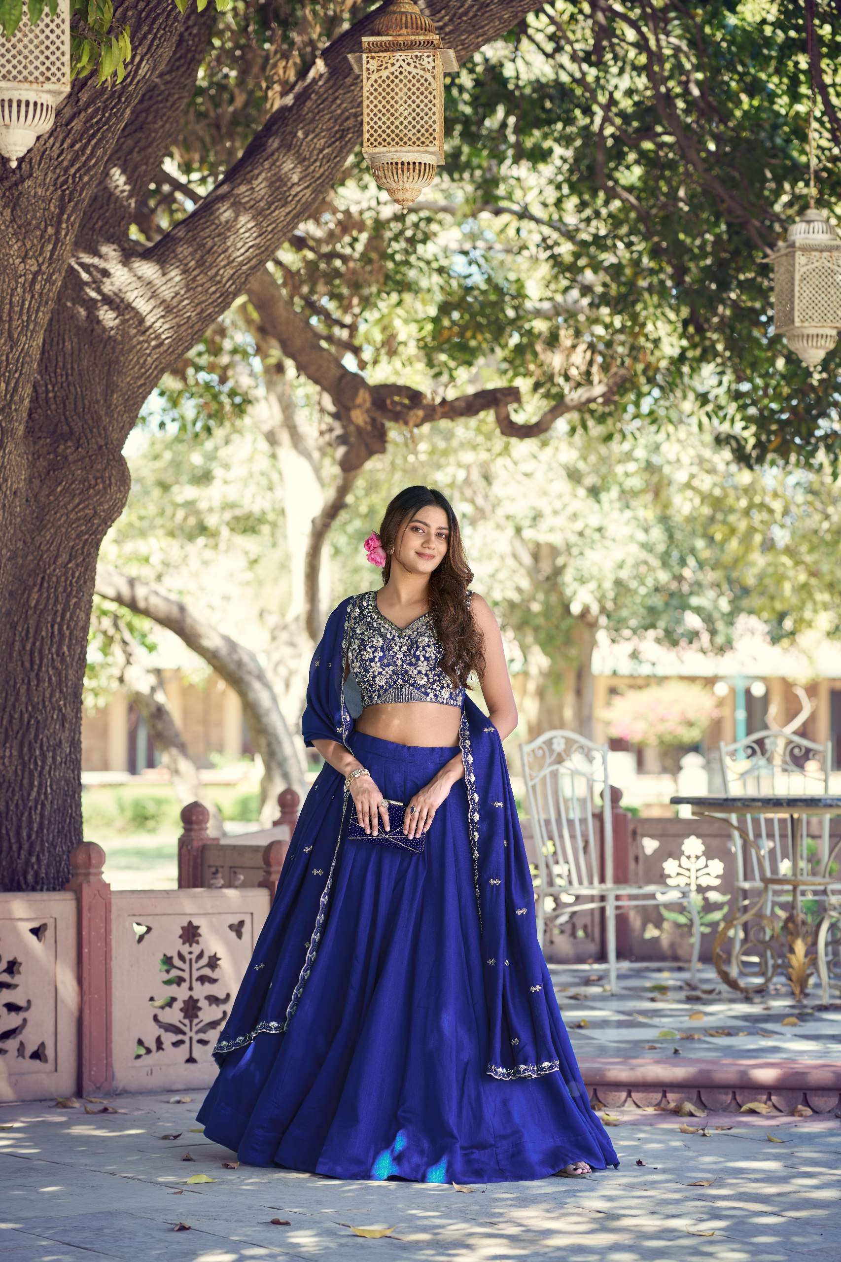  This PC Kashmiri fancy fabric with brings out a refined fes...