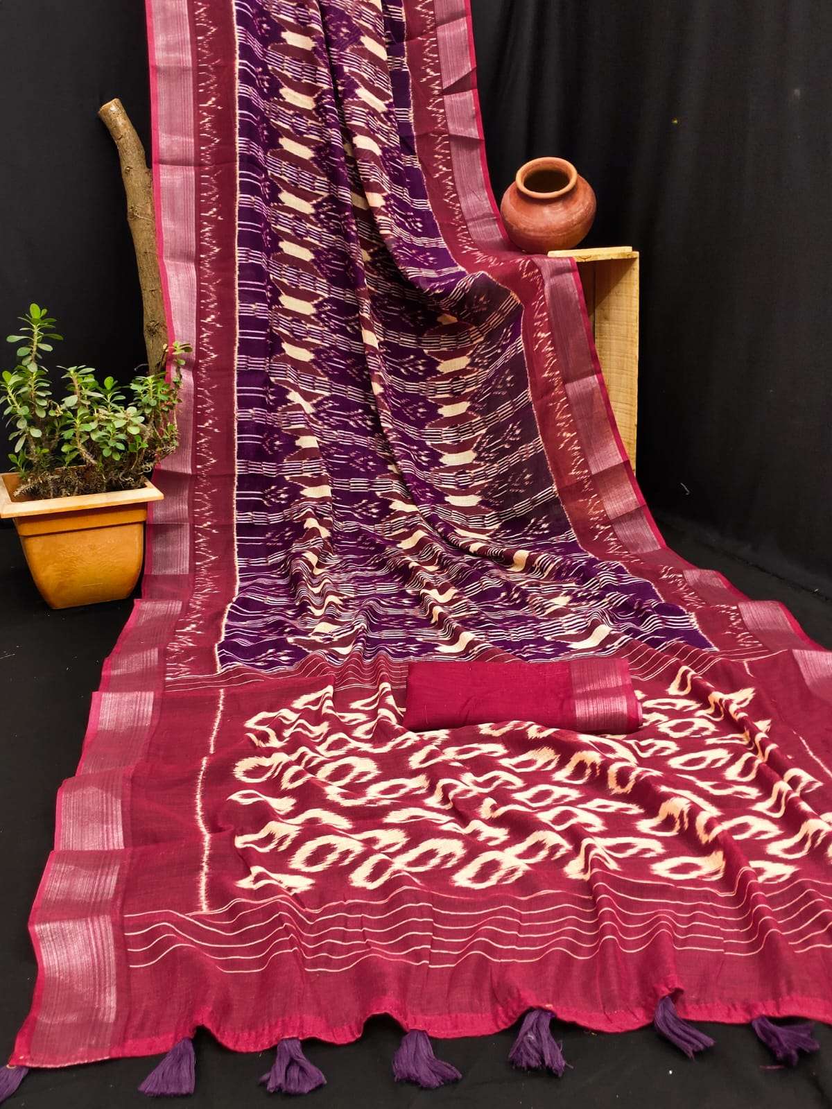 beautiful Exclusive Ikkat fabric  With Zari Border party wea...