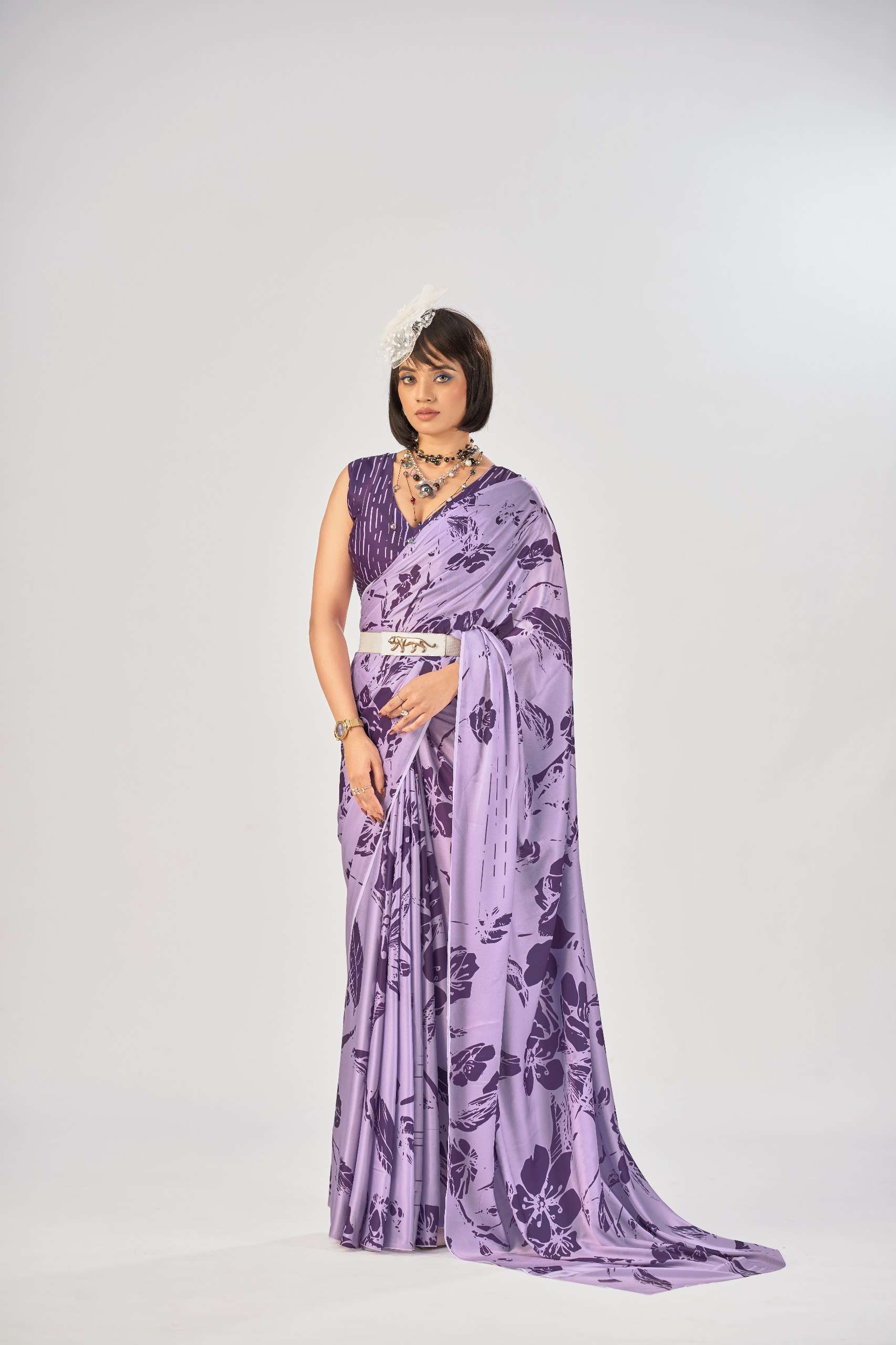 beautiful Satin silk Fancy fabric ki smooth shine aur elegan...