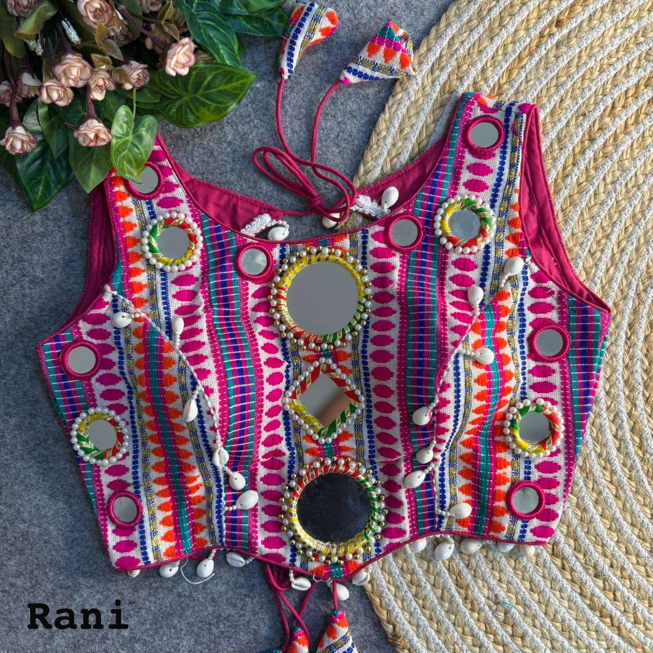 NAVRATRI SPECIAL TRADITIONAL AND HEAVY SILK KUTCHI WORK ON S...