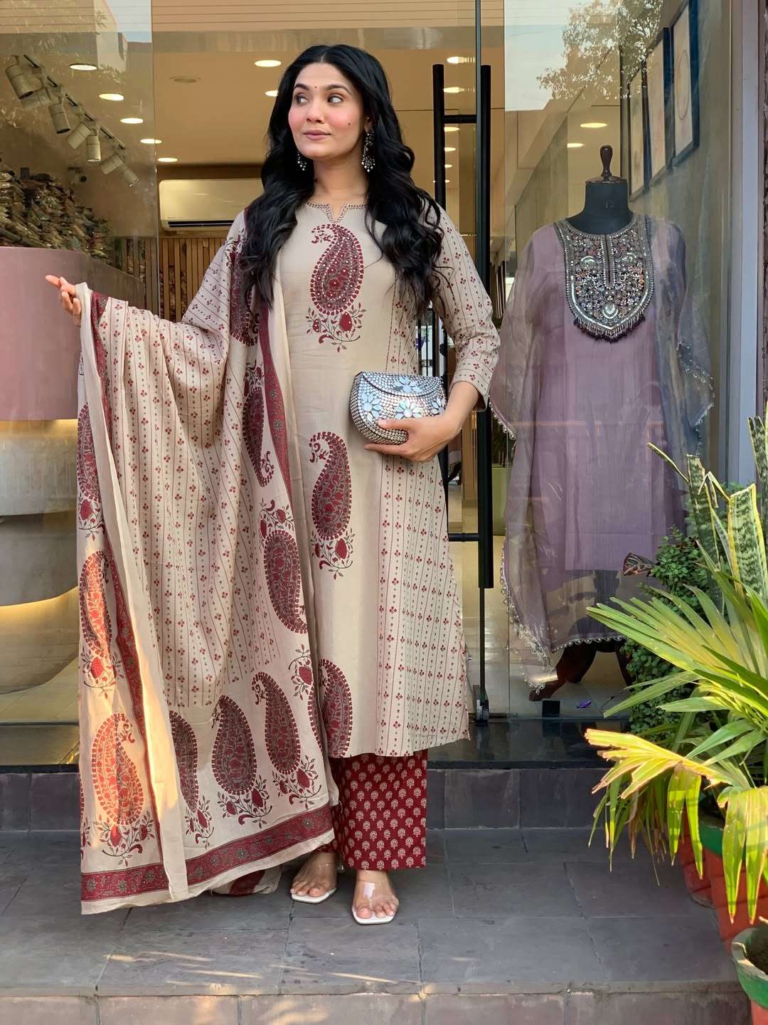 NEW DESIGNE COTTON SUIT OFFICE & COLLEGE DAILY WEAR SUPPLIER...