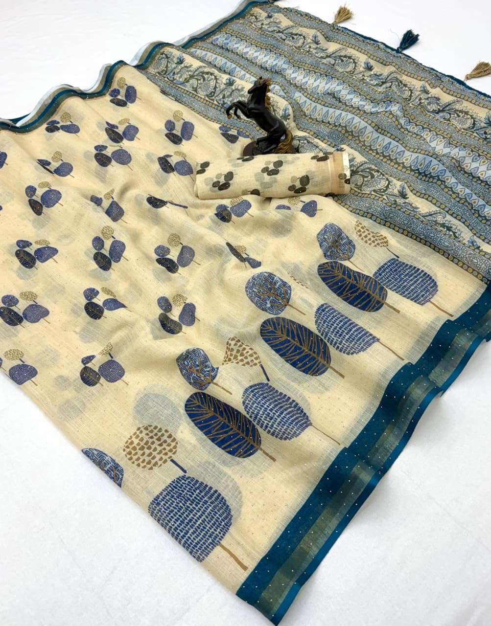 Premium and Grace meets elegance with this beautifully craft...