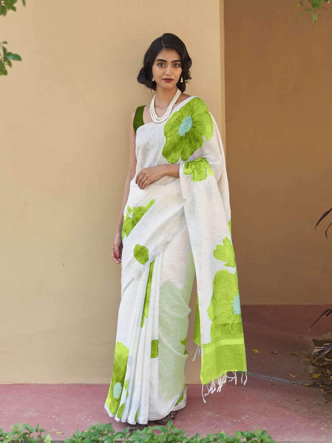 WHITE LILY WAS HAVE BEAUTIFUL FLOWER PRINT IN ILNEN FABRIC S...