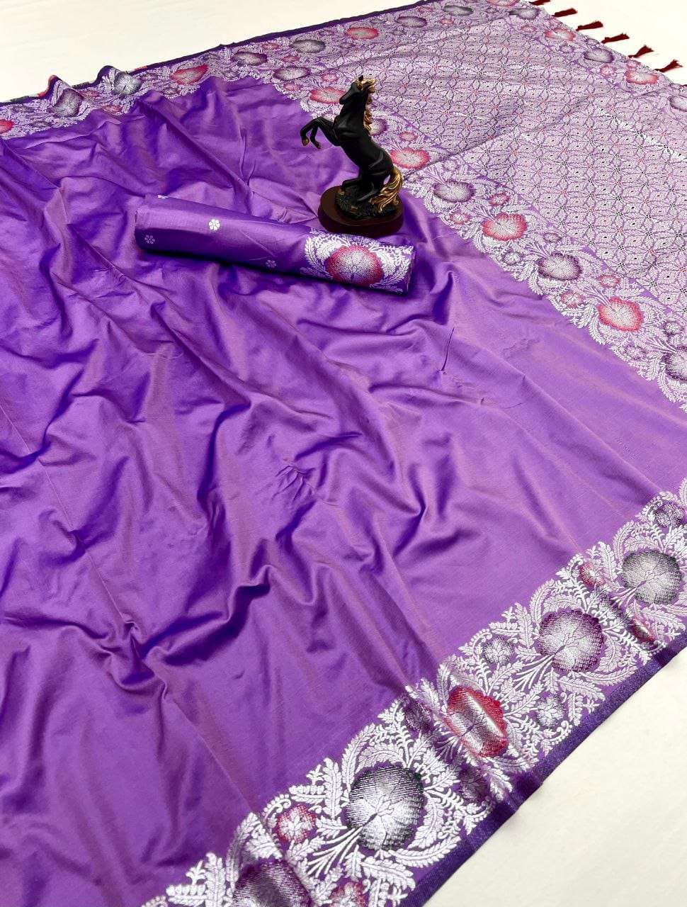 New Launch Gala Pallu Saree Beautiful soft and pure silk fancy fabric saree wholesale in surat