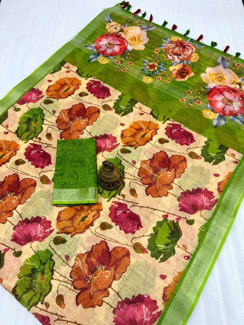 LINEN SOFT FABRIC WITH BEAUTIFUL FLOWER PRINT ON SAREE WHOLESALE IN SURAT MG465