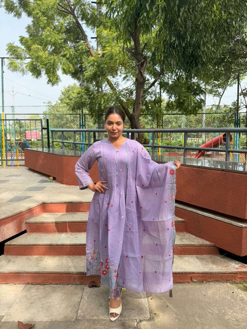 MODAL GIRL WEAR TO SUIT LIKE EXCLUSIVE INDIAN TREND LOOK SURAT DEALER TS