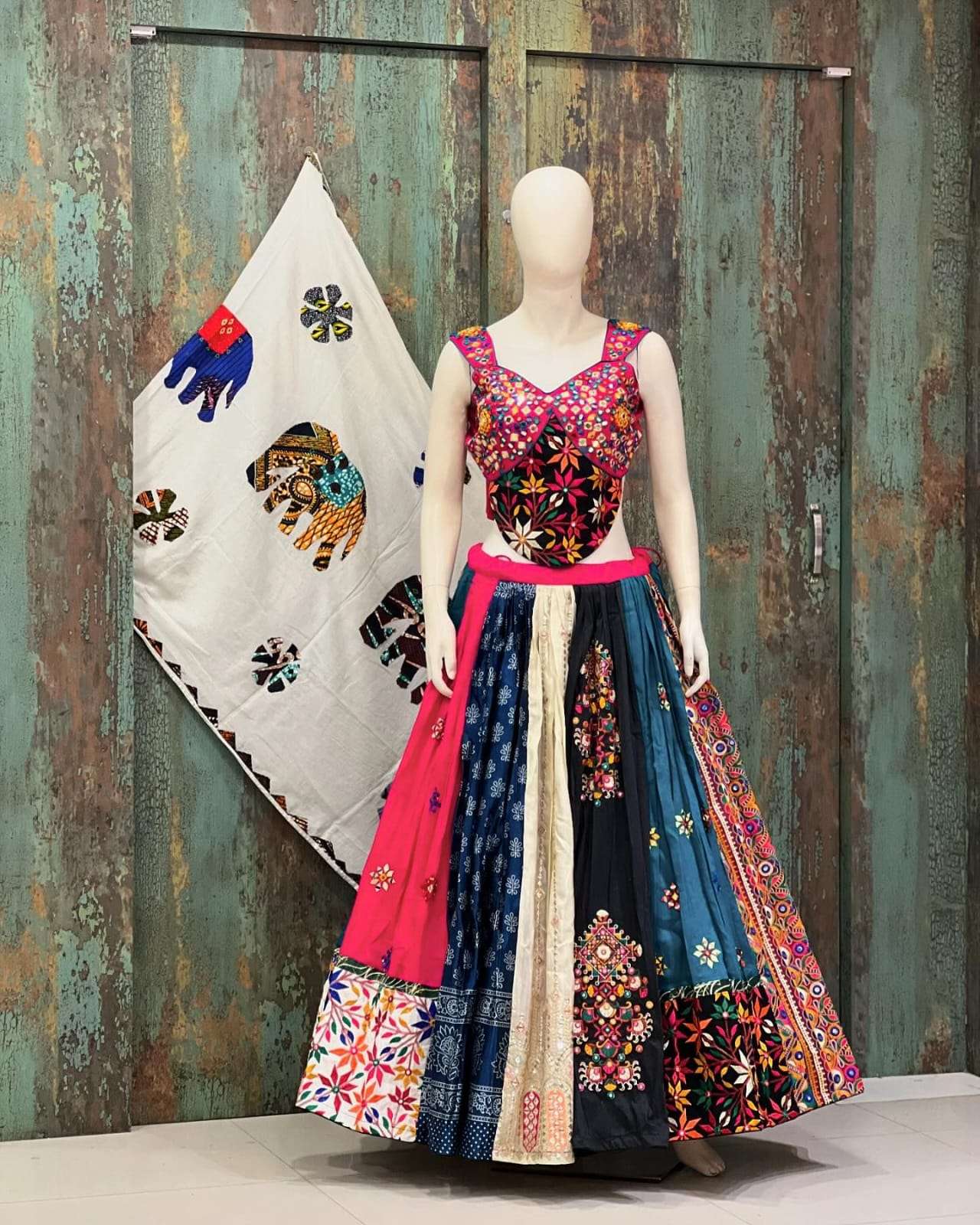 Navatri night garba wear outfit that shine in crowd Muslin and Cotton mix soft fabric chaniya choli supplier in surat 205