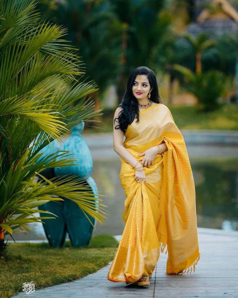 SOUTH INDIAN WEDDING WEAR SOFT LICHI SILK FANCY AND BEAUTIFUL SAREE AT THE BEST RATE 3048 