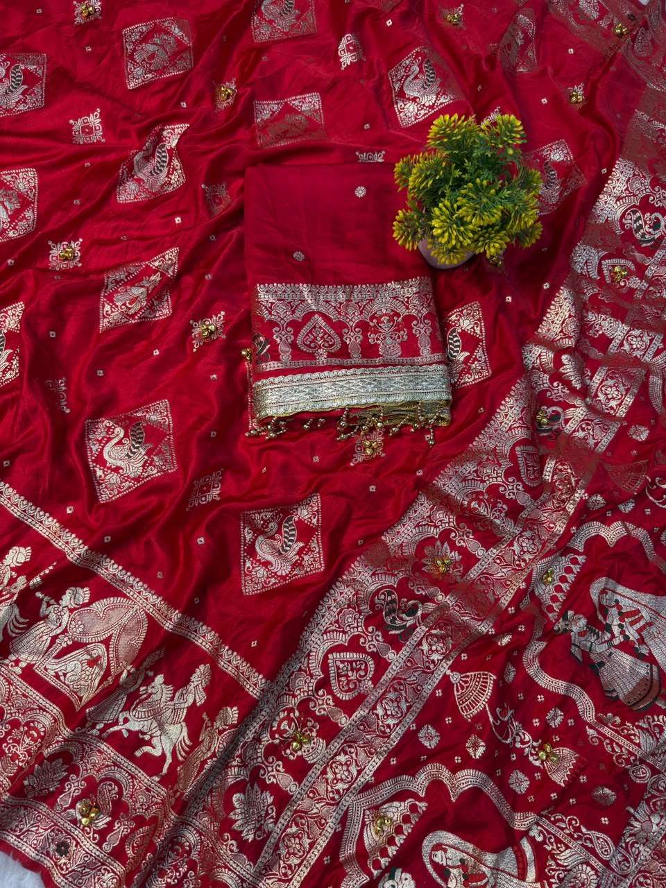 GHUNGHARU SPECIAL SATIN SILK FABRIC SAREE WHOLESALE IN SURAT KTD 3031
