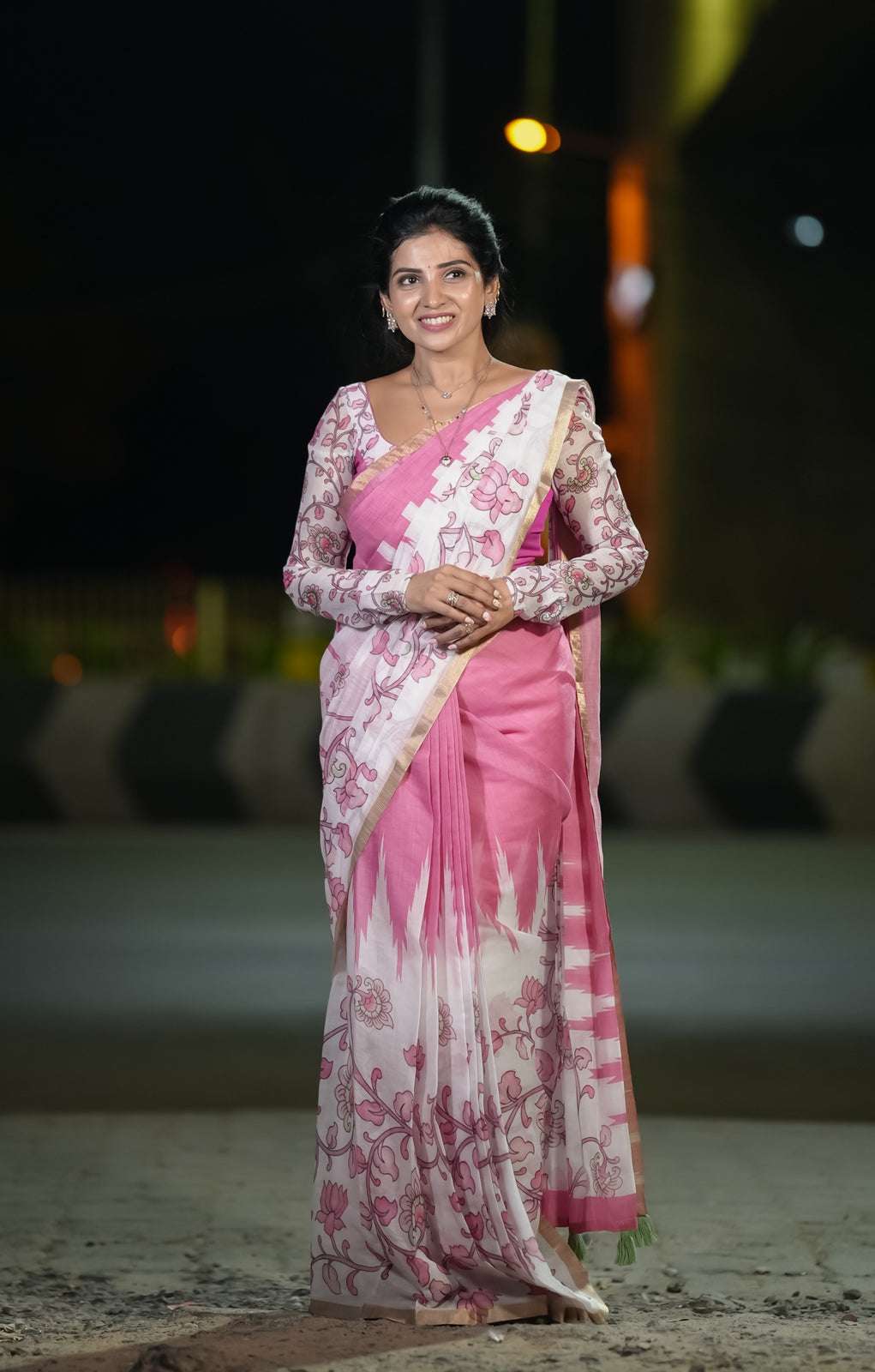 Pink Colour Pure and Soft Linen Cotton Fabric with digital print on saree reseller in surat 
