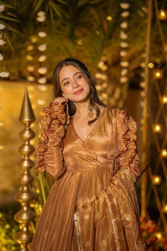 NF 1263 TREND FLARED GOLDEN SHINING KURTI PALAZZO SUIT PARTYWEAR EXPORT NF 1263 TREND FLARED GOLDEN SHINING KURTI PALAZZO SUIT PARTYWEAR EXPORT