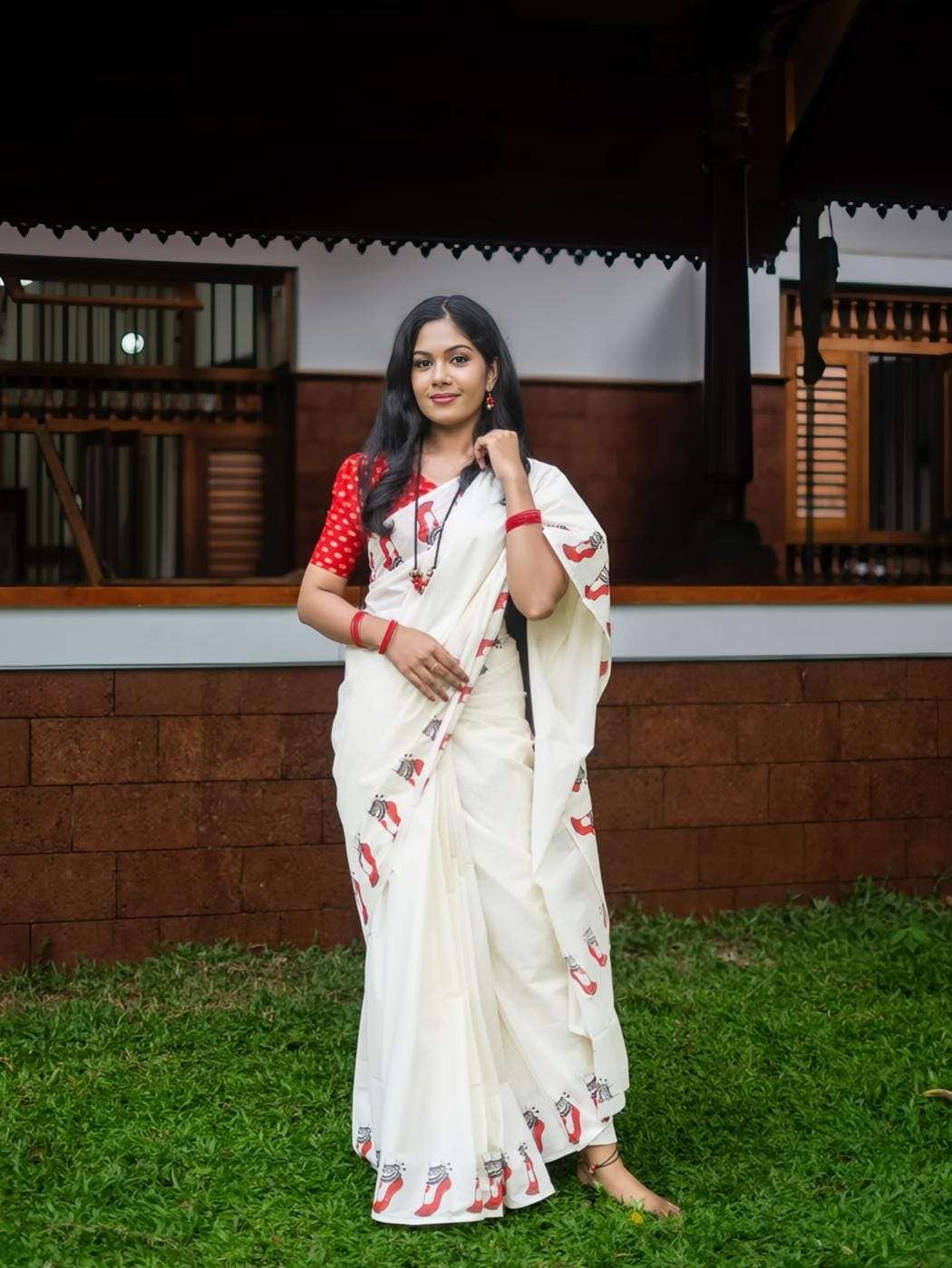 beautiful and classic red and white Plain Linen fabric with flower Digital Print On saree wholesale in surat MG689 beautiful and classic red and white Plain Linen fabric with flower Digital Print On saree wholesale in surat MG689