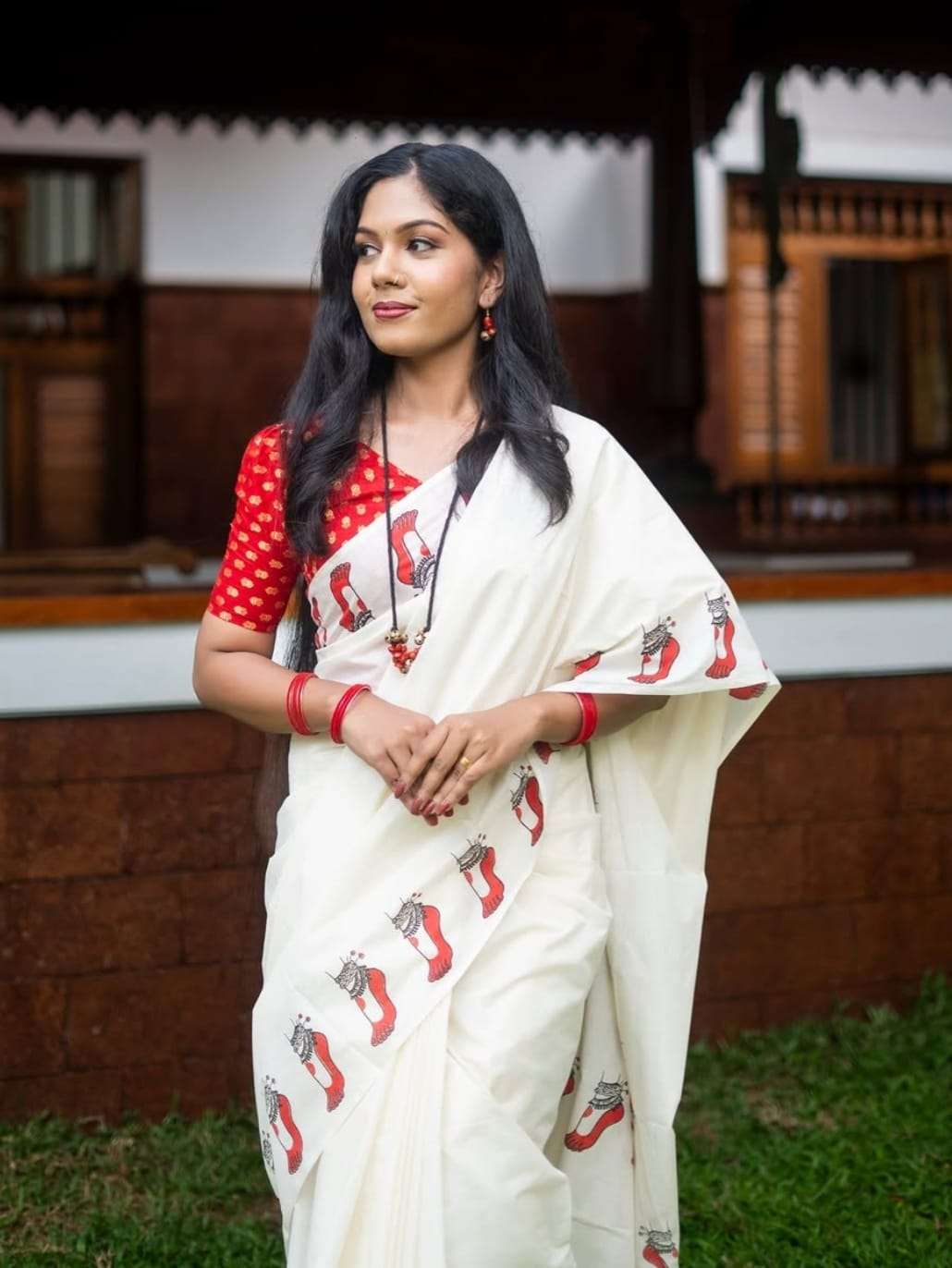 beautiful and classic red and white Plain Linen fabric with flower Digital Print On saree wholesale in surat MG689 beautiful and classic red and white Plain Linen fabric with flower Digital Print On saree wholesale in surat MG689