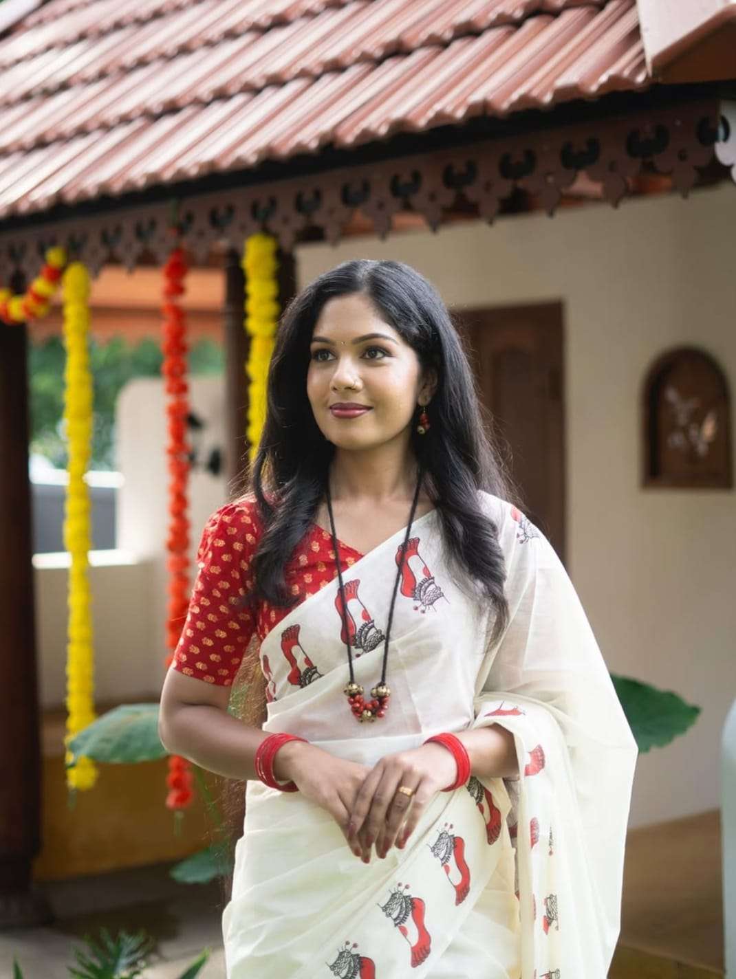 beautiful and classic red and white Plain Linen fabric with flower Digital Print On saree wholesale in surat MG689 beautiful and classic red and white Plain Linen fabric with flower Digital Print On saree wholesale in surat MG689