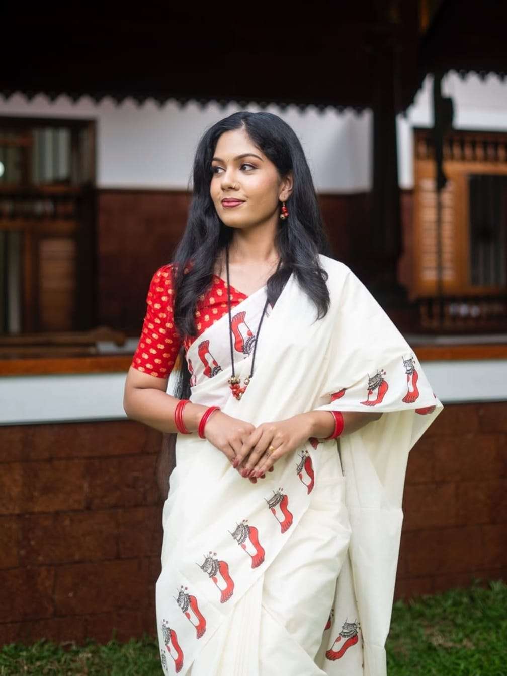 beautiful and classic red and white Plain Linen fabric with flower Digital Print On saree wholesale in surat MG689 beautiful and classic red and white Plain Linen fabric with flower Digital Print On saree wholesale in surat MG689
