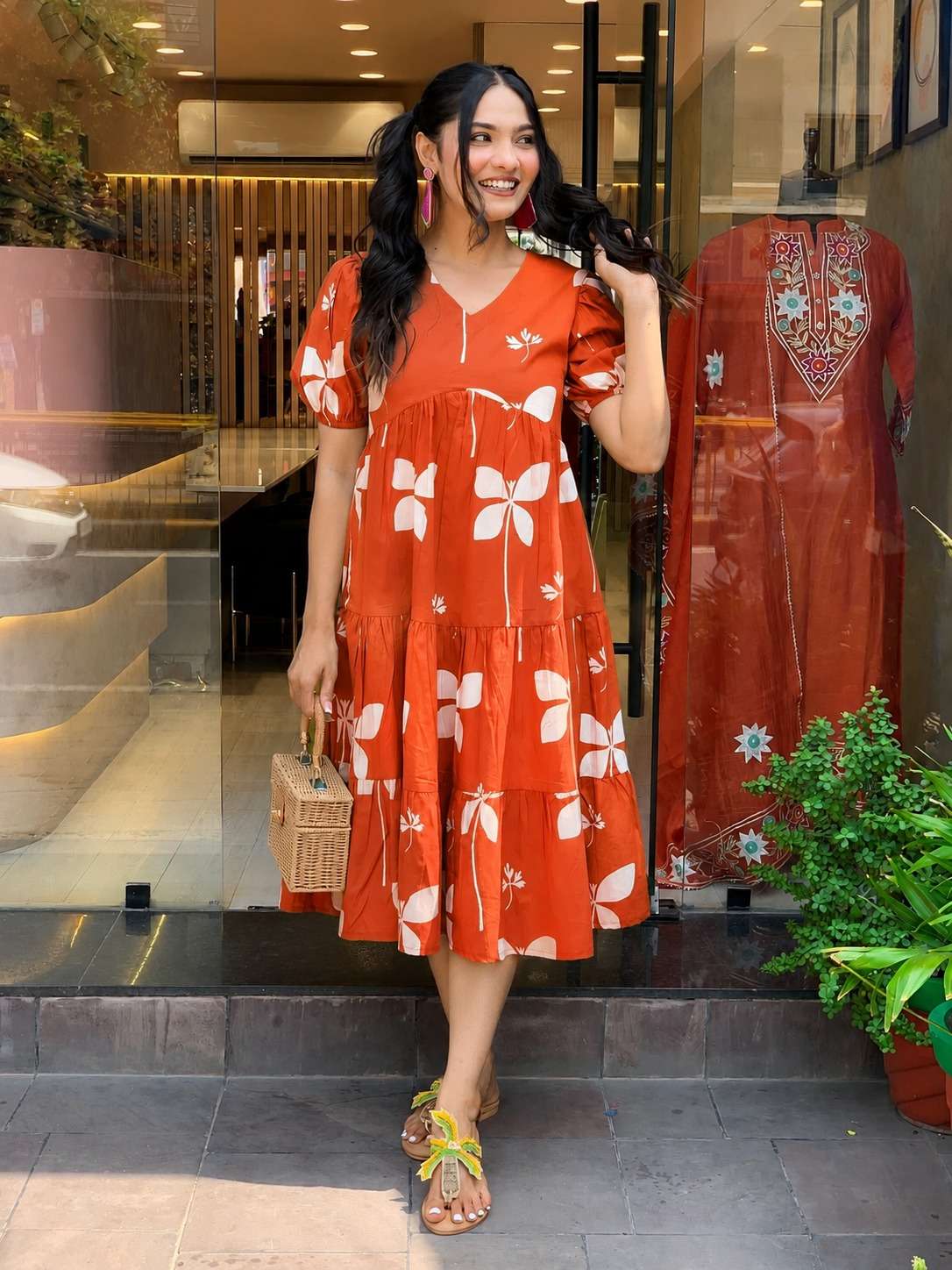 SHOWROOM PIECE QUALITY FESTIVAL LOOK SUMMER MIDDY DRESS DEALER RANG SHOWROOM PIECE QUALITY FESTIVAL LOOK SUMMER MIDDY DRESS DEALER RANG