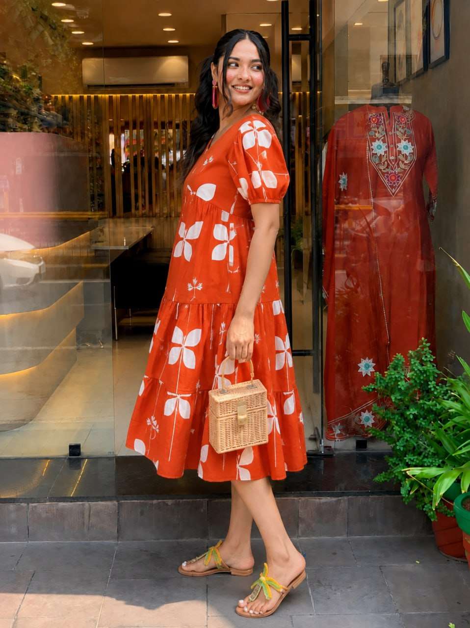 SHOWROOM PIECE QUALITY FESTIVAL LOOK SUMMER MIDDY DRESS DEALER RANG SHOWROOM PIECE QUALITY FESTIVAL LOOK SUMMER MIDDY DRESS DEALER RANG