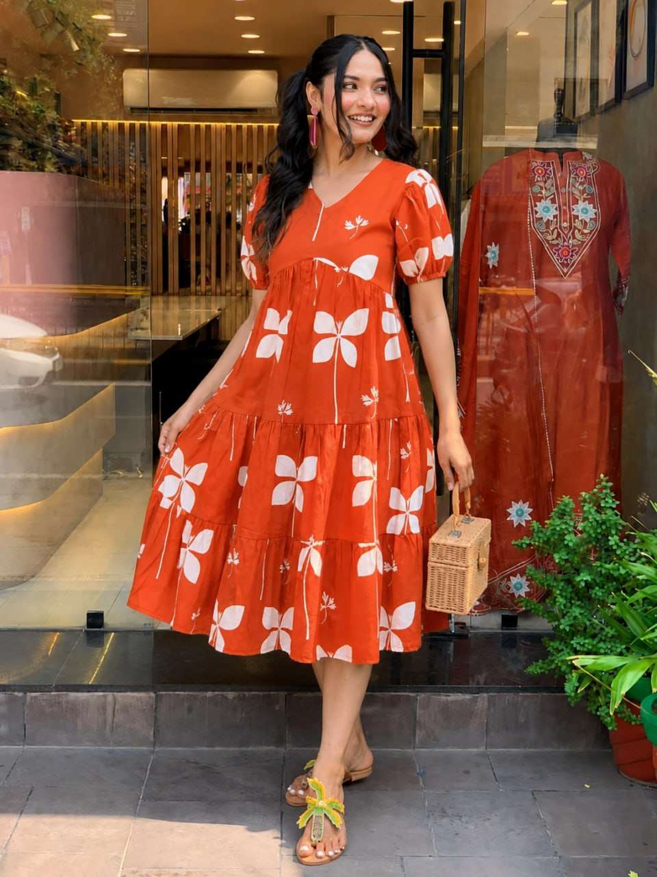 SHOWROOM PIECE QUALITY FESTIVAL LOOK SUMMER MIDDY DRESS DEALER RANG SHOWROOM PIECE QUALITY FESTIVAL LOOK SUMMER MIDDY DRESS DEALER RANG