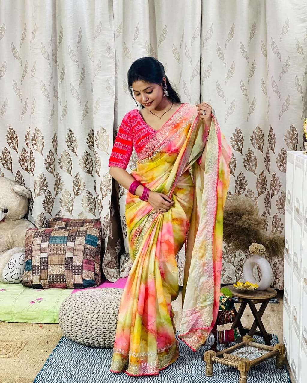 Dazling Vichitra Silk with Foil Print bandhani Saree collection At  Wholesale rate | Saree, Bandhani saree, Saree collection