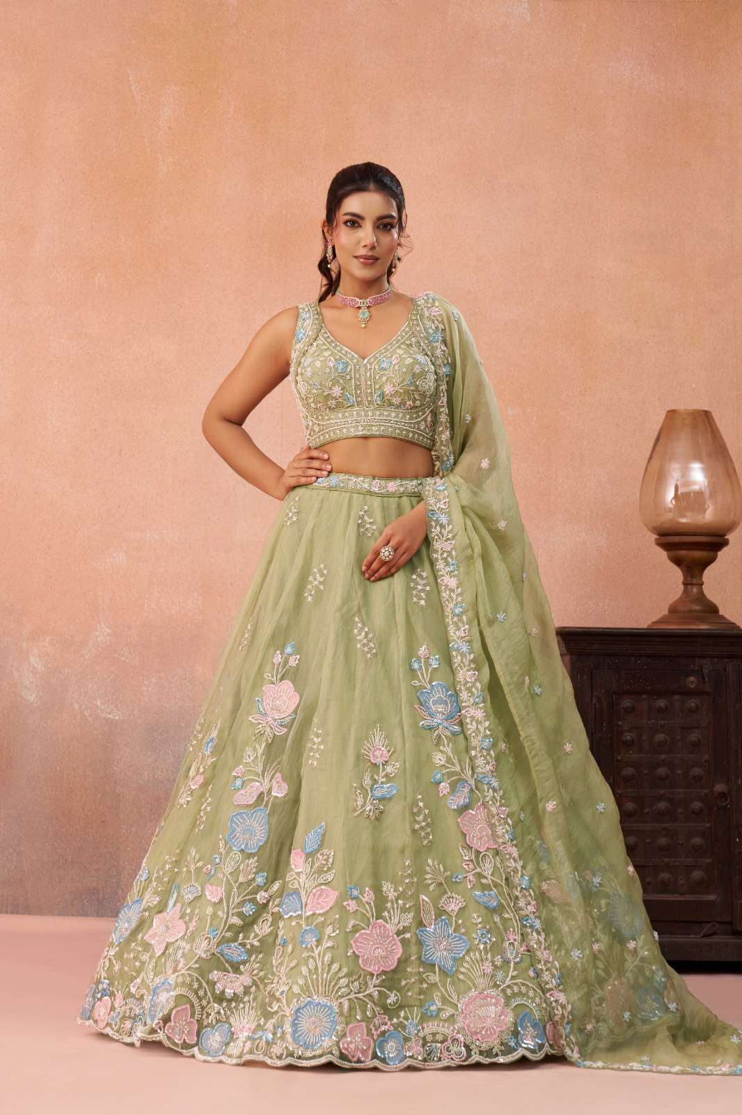 ADORN