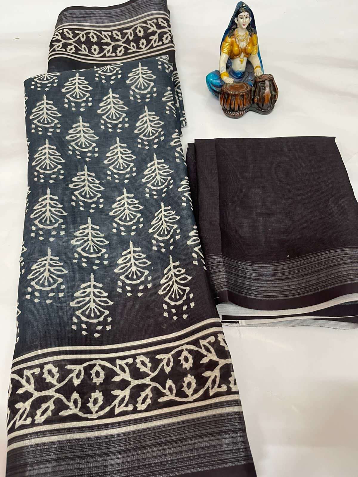 Linen With digital print Regular Wear Saree collection